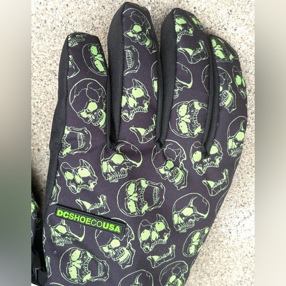 DC Shoes Skull Snow Winter Gloves - Picture 3 of 11